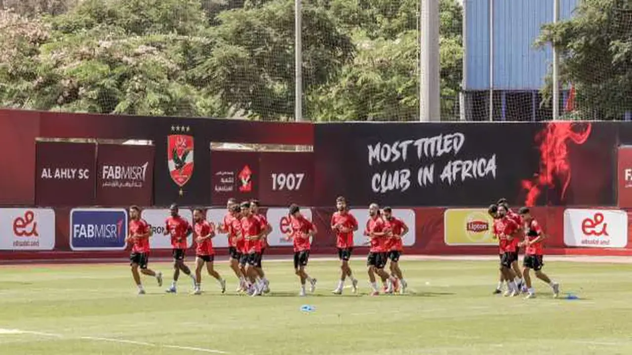 تدريبات تأهيلية وبدنية تستهدف لاعبي الأهلي الغائبين عن رحلة المغرب لتعزيز جاهزيتهم الفنية والبدنية